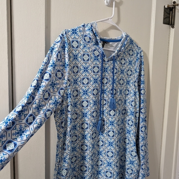 Aqua Et Sol Blue & White Hooded Patterned Top - Picture 2 of 4